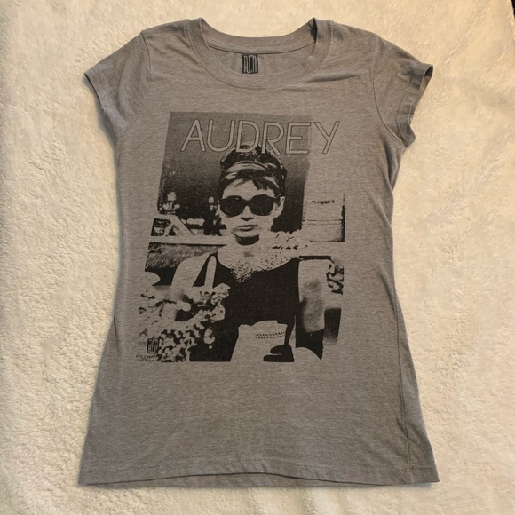 red carpet noir Tops - Vintage Red Carpet Noir Breakfast at Tiffany’s Tee